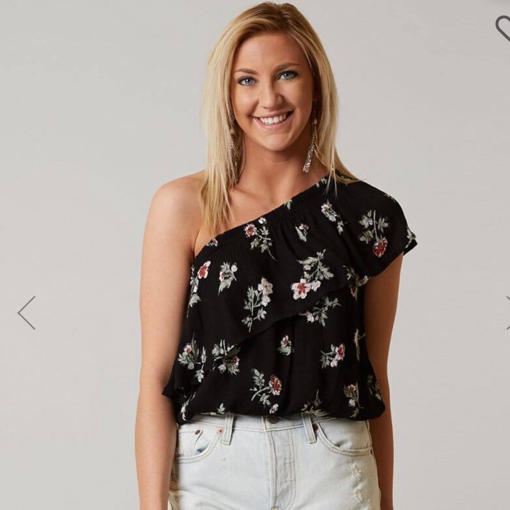 5 for $25🎈 Daytrip one shoulder floral top